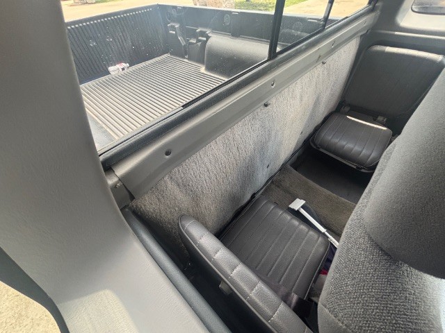 Nissan Frontier 2WD Vehicle Full-screen Gallery Image 18