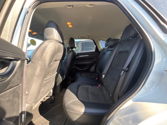 Mazda CX-5 Vehicle Full-screen Gallery Image 05