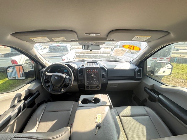 Ford F-150 Vehicle Full-screen Gallery Image 04