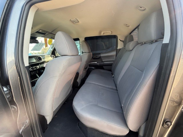 Toyota Tacoma 2WD Vehicle Full-screen Gallery Image 02