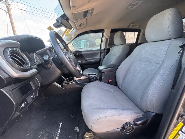 Toyota Tacoma 2WD Vehicle Full-screen Gallery Image 03