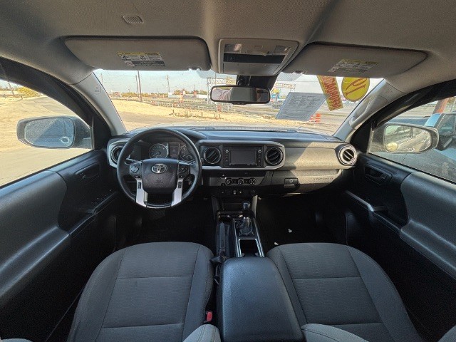 Toyota Tacoma 2WD Vehicle Full-screen Gallery Image 04