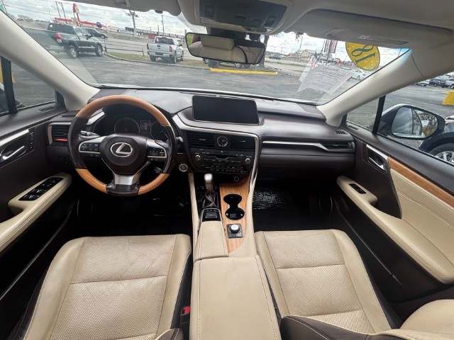 Lexus RX Vehicle Full-screen Gallery Image 03