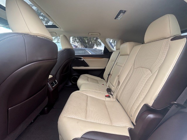 Lexus RX Vehicle Full-screen Gallery Image 05