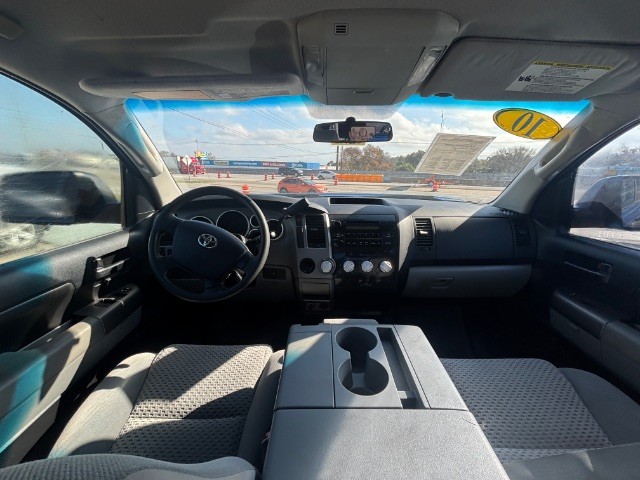 Toyota Tundra 2WD Vehicle Full-screen Gallery Image 05