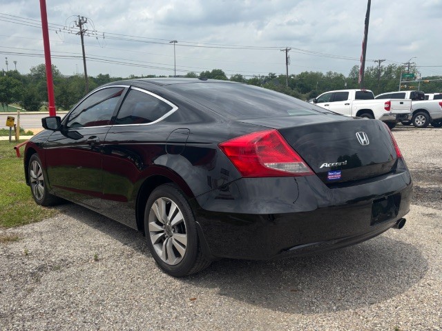 Honda Accord Coupe Vehicle Full-screen Gallery Image 03