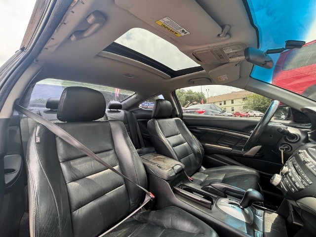 Honda Accord Coupe Vehicle Full-screen Gallery Image 05