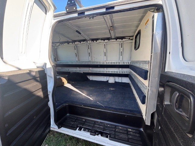 Chevrolet Express Cargo Van Vehicle Full-screen Gallery Image 03