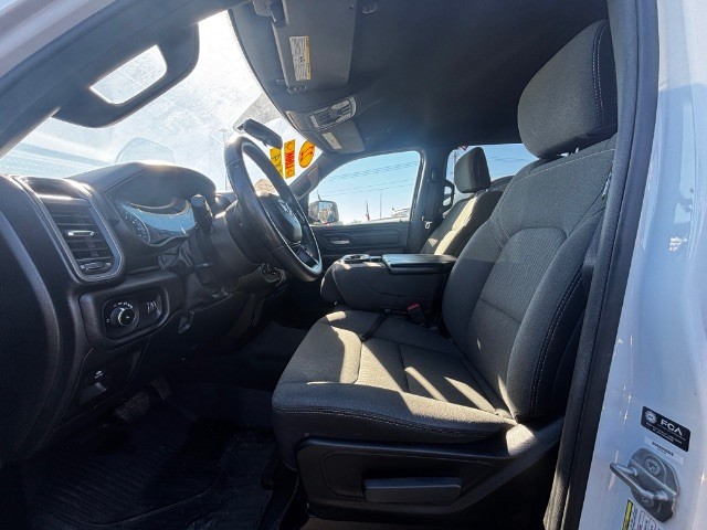 Ram 1500 Vehicle Full-screen Gallery Image 03