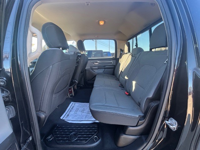 Ram 1500 Vehicle Full-screen Gallery Image 03