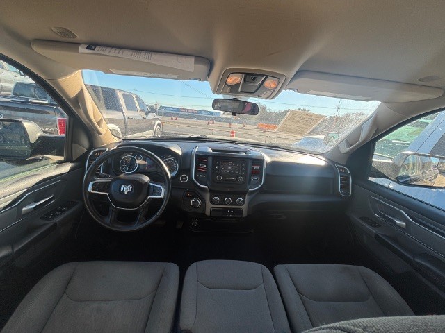 Ram 1500 Vehicle Full-screen Gallery Image 05