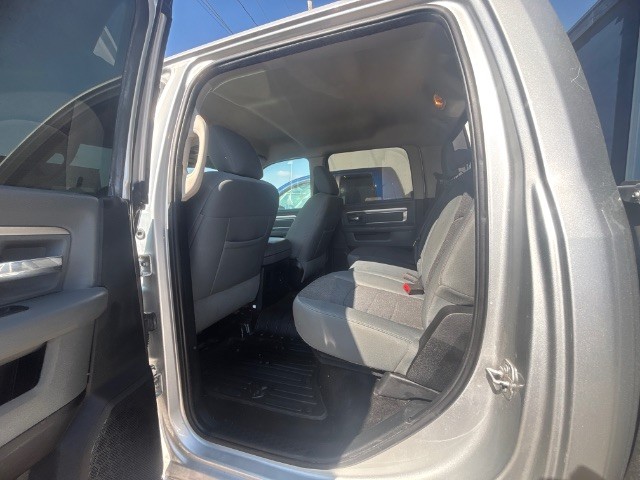 Ram 1500 Vehicle Full-screen Gallery Image 03