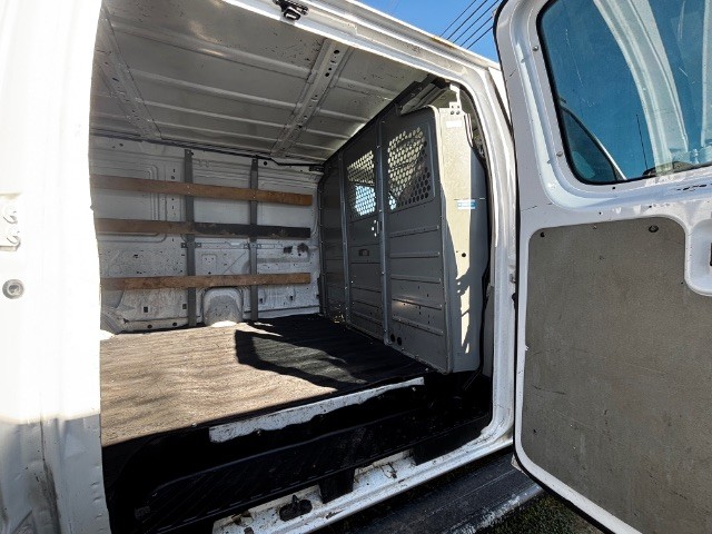 Ford Econoline Cargo Van Vehicle Full-screen Gallery Image 05