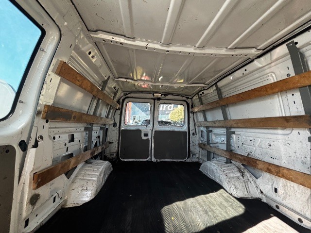 Ford Econoline Cargo Van Vehicle Full-screen Gallery Image 06