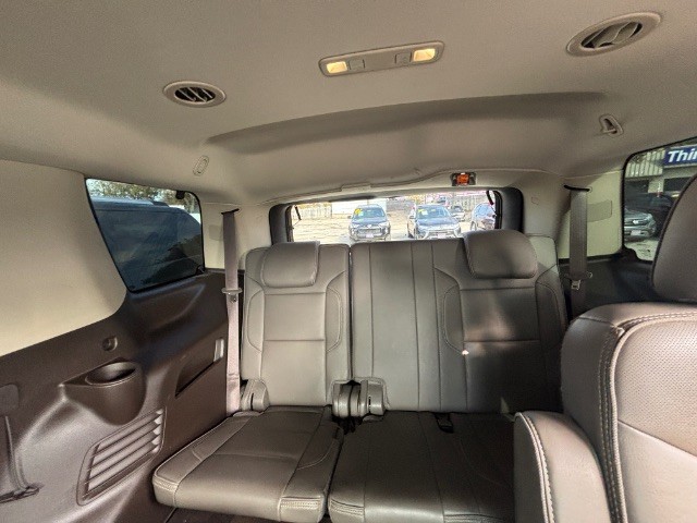 GMC Yukon Vehicle Full-screen Gallery Image 03