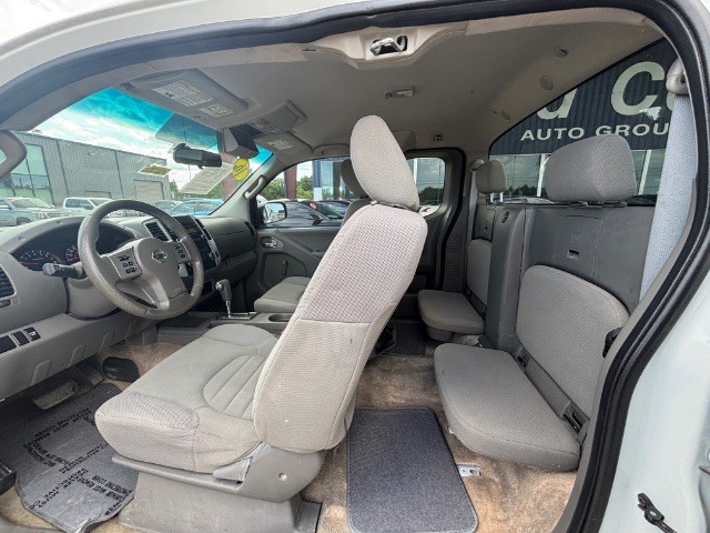 Nissan Frontier Vehicle Full-screen Gallery Image 06