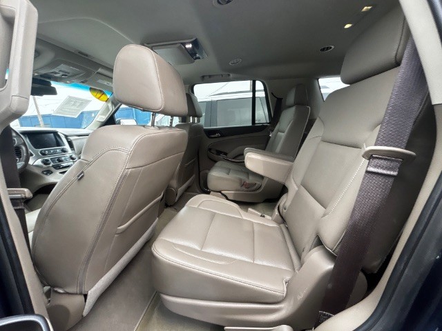 GMC Yukon Vehicle Full-screen Gallery Image 03