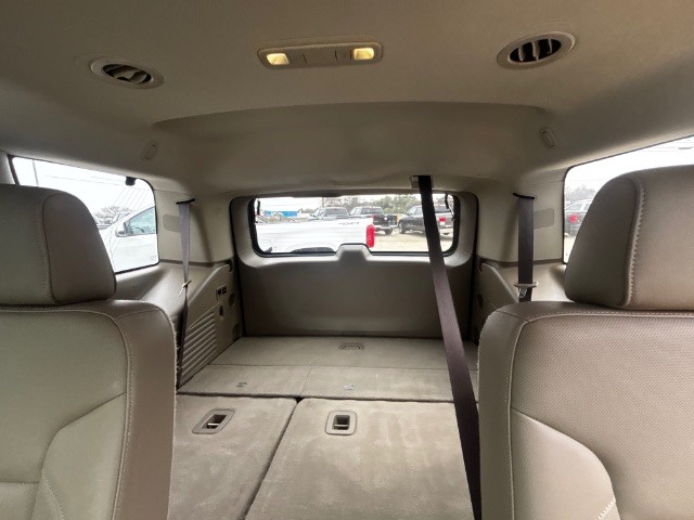 GMC Yukon Vehicle Full-screen Gallery Image 04