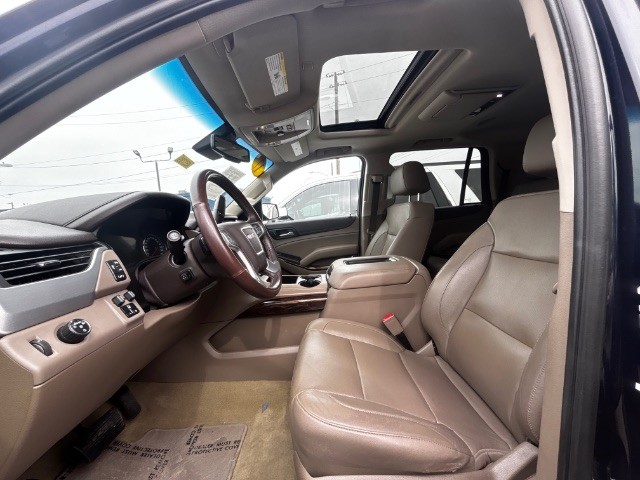 GMC Yukon Vehicle Full-screen Gallery Image 05