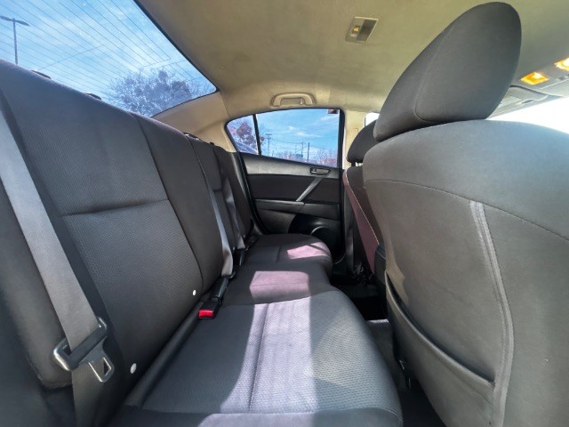 Mazda Mazda3 Sedan Vehicle Full-screen Gallery Image 04