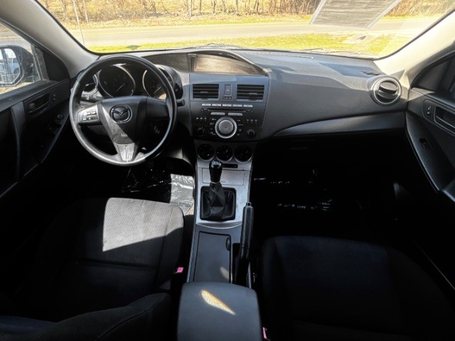 Mazda Mazda3 Sedan Vehicle Full-screen Gallery Image 05