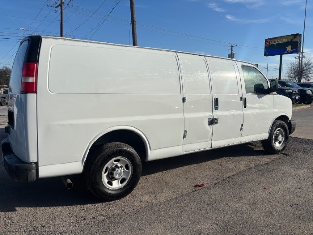 Chevrolet Express Cargo Van Vehicle Full-screen Gallery Image 02
