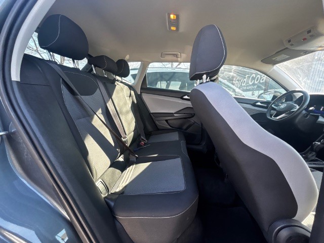 Volkswagen Taos Vehicle Full-screen Gallery Image 03