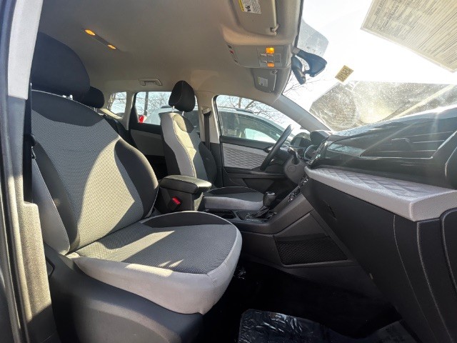 Volkswagen Taos Vehicle Full-screen Gallery Image 04