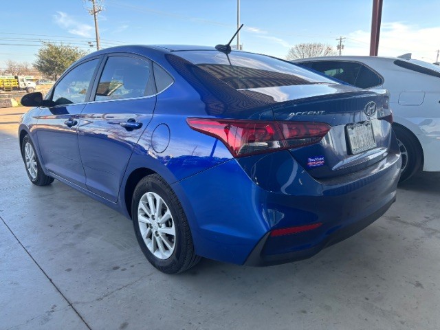 Hyundai Accent Vehicle Full-screen Gallery Image 02