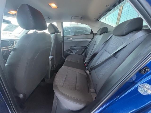 Hyundai Accent Vehicle Full-screen Gallery Image 03