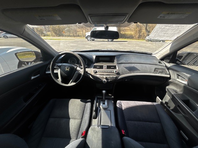 Honda Accord Sedan Vehicle Full-screen Gallery Image 04