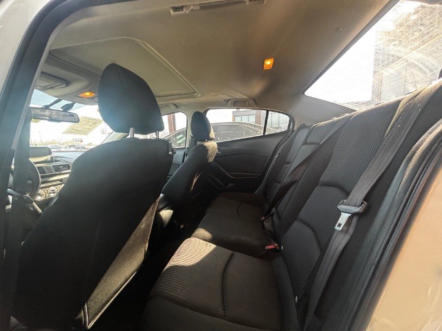 Mazda Mazda3 Sedan Vehicle Full-screen Gallery Image 03