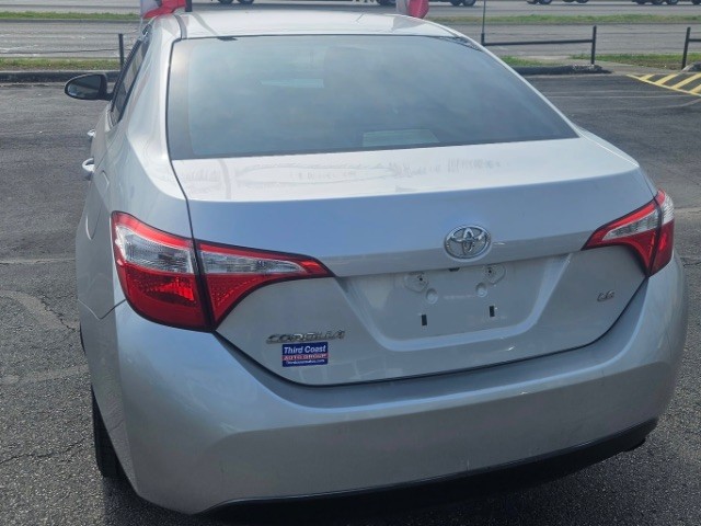 Toyota Corolla Vehicle Full-screen Gallery Image 03