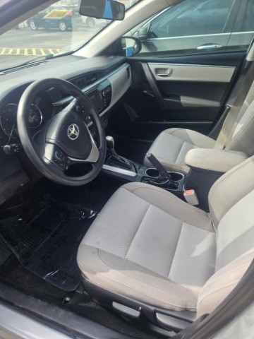 Toyota Corolla Vehicle Full-screen Gallery Image 05