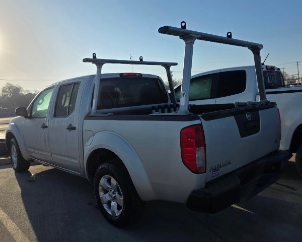 Nissan Frontier Vehicle Full-screen Gallery Image 02