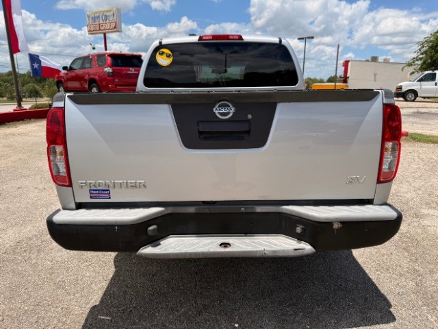 Nissan Frontier Vehicle Full-screen Gallery Image 05