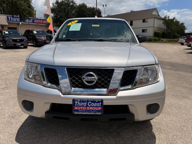 Nissan Frontier Vehicle Full-screen Gallery Image 06