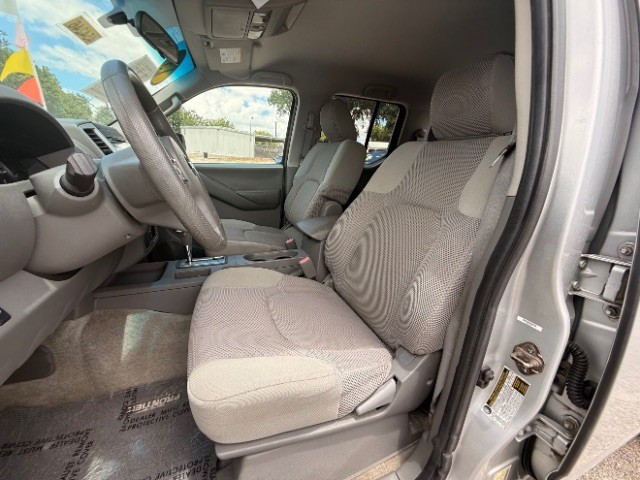 Nissan Frontier Vehicle Full-screen Gallery Image 07