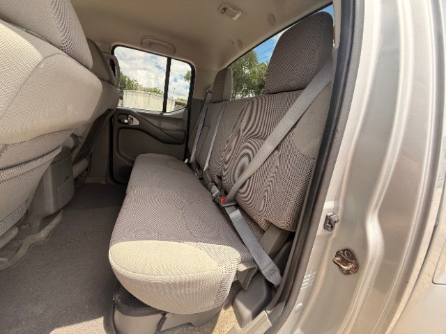 Nissan Frontier Vehicle Full-screen Gallery Image 08