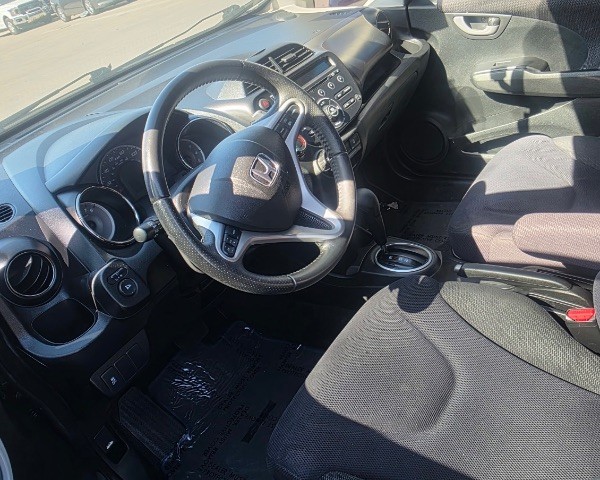 Honda Fit Vehicle Full-screen Gallery Image 05