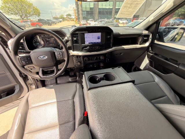 Ford F-150 Vehicle Full-screen Gallery Image 09