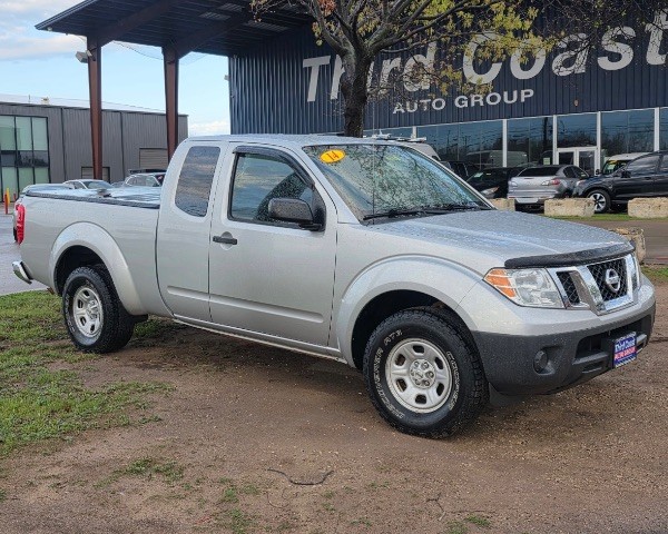 Nissan Frontier Vehicle Full-screen Gallery Image 02