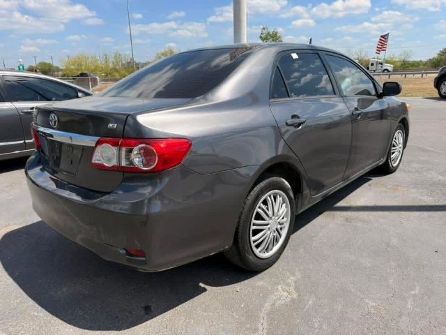 Toyota Corolla Vehicle Full-screen Gallery Image 02