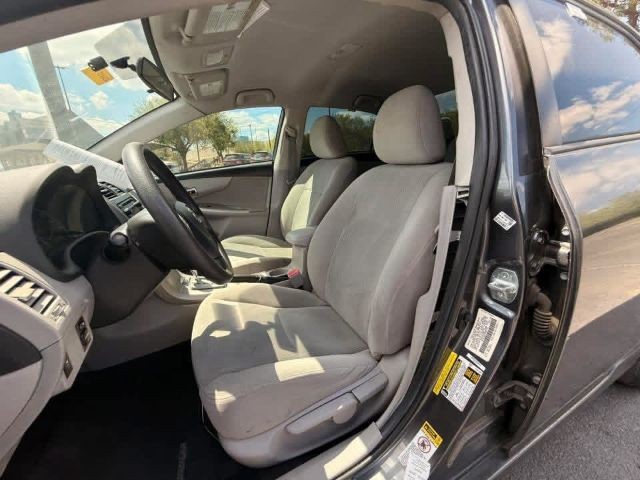 Toyota Corolla Vehicle Full-screen Gallery Image 04