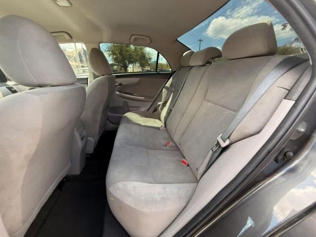 Toyota Corolla Vehicle Full-screen Gallery Image 05
