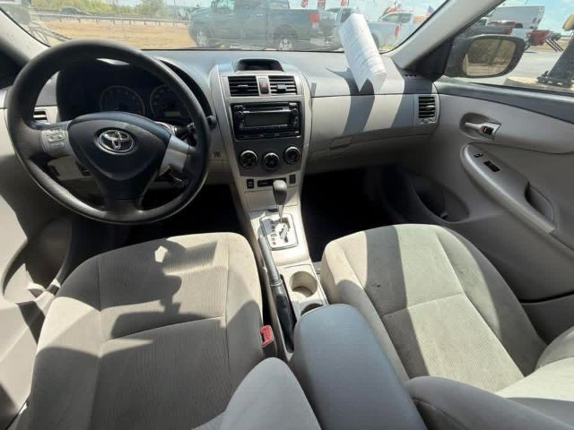 Toyota Corolla Vehicle Full-screen Gallery Image 06