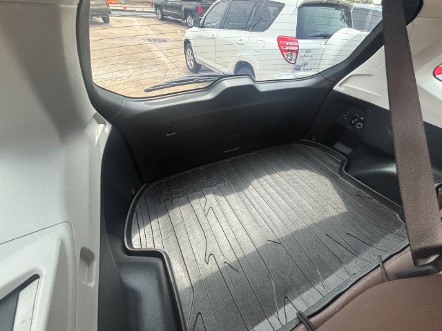 Subaru Forester Vehicle Full-screen Gallery Image 03