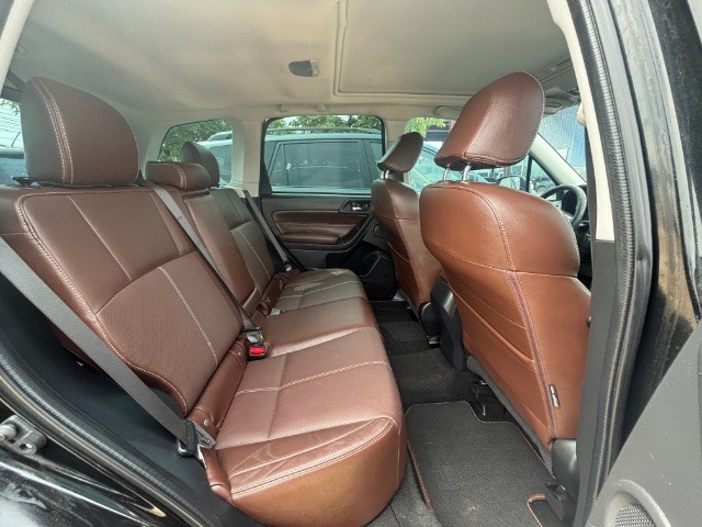 Subaru Forester Vehicle Full-screen Gallery Image 04