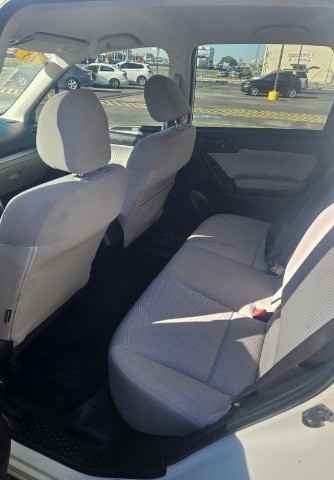 Subaru Forester Vehicle Full-screen Gallery Image 03