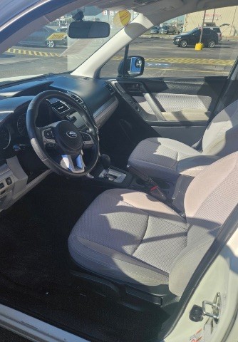 Subaru Forester Vehicle Full-screen Gallery Image 04